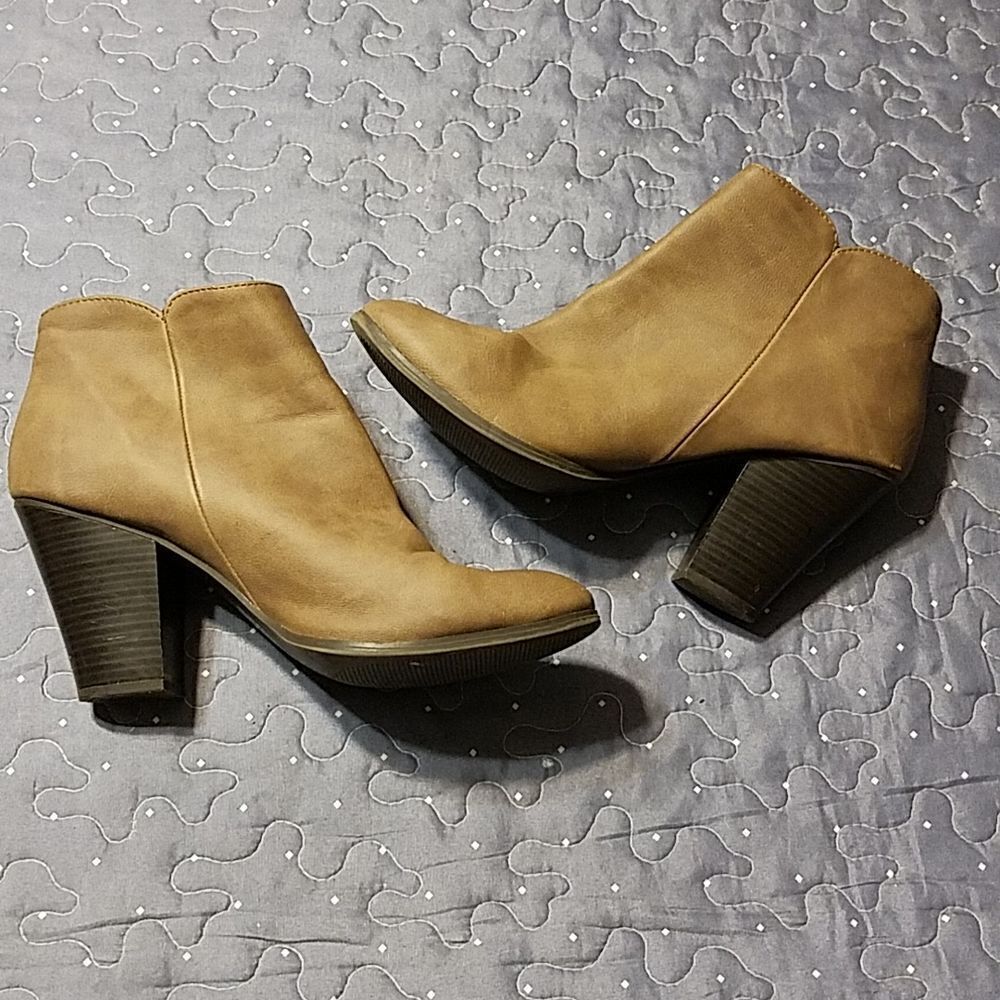Charlotte Russe tan heeled boots size 9